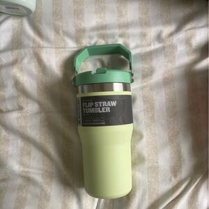 Stanley 20oz tumbler bottle Green - NWT